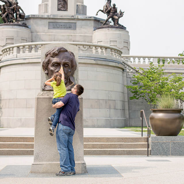 Visiting the Lincoln Tomb at the Oak Ridge Cemetery in Springfield, Illinois