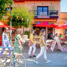 Taking a walking food tour of North Mississippi Avenue in Portland, Oregon